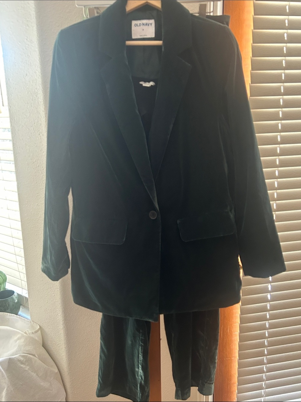 Old Navy Women's Dark Green Velvet Blazer and Pant set VGUC BlZR M Pant L